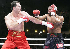 “Tiến sĩ búa thép” có đập bể “đá tảng”?