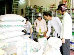 Giá giảm chưa đủ vực dậy sức mua