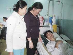 Trao tiền từ thiện