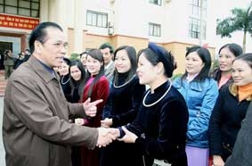 Quan tâm phát triển kinh tế - xã hội và củng cố tổ chức cơ sở Đảng