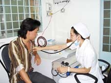 Phát huy dân chủ, nâng cao chất lượng khám và điều trị bệnh cho nhân dân