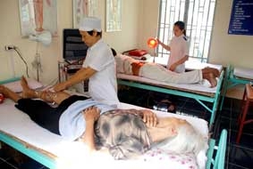 Một mạnh thường quân tặng đất và xây nhà 
để thành lập Tổ chẩn trị Y học cổ truyền