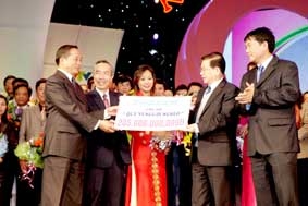 Các nhà hảo tâm hãy tiếp tục giúp đỡ người nghèo