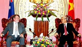 Chủ tịch Quốc hội Nguyễn Phú Trọng và Thủ tướng Nguyễn Tấn Dũng đón tiếp, hội đàm với Chủ tịch Hạ viện Australia Harry Jenkins