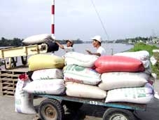 Doanh nghiệp, nông dân vẫn ở hai “trận tuyến” !