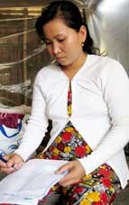 Trao tiền từ thiện