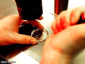 Tranh cãi về bé gái sinh ra không mang gien ung thư vú