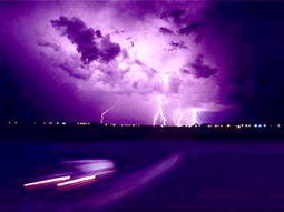 Khói xe làm gia tăng sấm sét