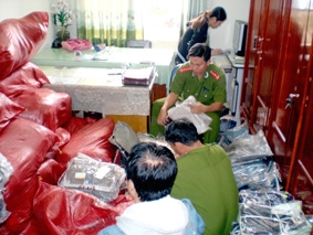 Hàng nhập lậu len lỏi thị trường Tết
