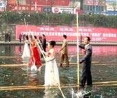 Đám cưới trên bè tre