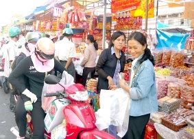 Sức mua tăng mạnh vào cận Tết