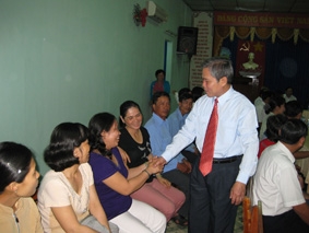 Lãnh đạo Thành ủy, UBND và Liên đoàn Lao động thành phố chúc Tết, tặng quà công nhân Công trình đô thị Cần Thơ