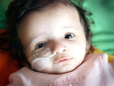 14 tháng tuổi 
y như trẻ mới sinh