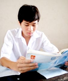 Vượt khó để tiếp tục đến trường