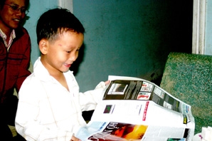 Tiền Giang: Một em bé mới 4 tuổi đã đọc chữ thành thạo