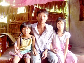 "Chúng con không muốn bỏ học!"