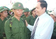 Long trọng tổ chức lễ tiễn đưa 600 thanh niên lên đường nhập ngũ bảo vệ Tổ quốc
