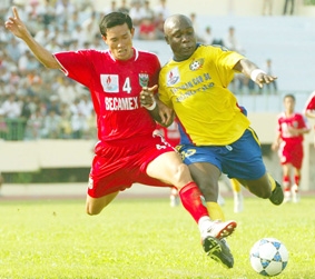 Cao su Đồng Tháp hạ đương kim 
vô địch Becamex Bình Dương