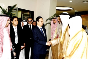 Thủ tướng Nguyễn Tấn Dũng hội kiến với Tổng thống Các Tiểu vương quốc A-rập Thống nhất