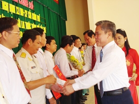 Đoàn kết, phấn đấu thực hiện thắng lợi nhiệm vụ chính trị địa phương