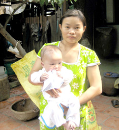 Trao tiền từ thiện