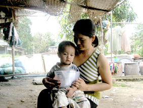 Trao tiền từ thiện