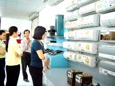 "Cú hích" giảm giá mới