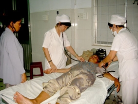 Blouse trắng ở những "điểm nóng"