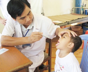 Bác sĩ về làng !