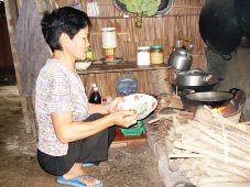 Bà Nhung cần được giúp đỡ!