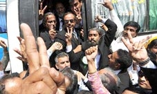 Pakistan bên bờ vực khủng hoảng chính trị