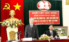 Đẩy mạnh phát triển sản xuất, giải quyết việc làm cho người lao động, chăm lo cho người nghèo