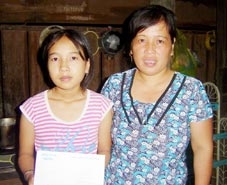 Trao tiền từ thiện