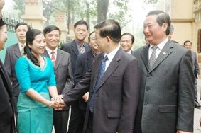 Ưu tiên phát triển hạ tầng giao thông để tạo điều kiện thuận lợi cho nhà đầu tư đến với các vùng đồng bào dân tộc