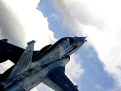 Máy bay cẩn kim cương