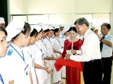 Kết thúc khóa đào tạo cán bộ y tế giúp Quân đội Hoàng gia Campuchia