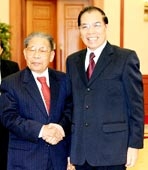 Tổng Bí thư Nông Đức Mạnh tiếp Đoàn đại biểu cấp cao Ban Chỉ đạo biên soạn Lịch sử quan hệ đặc biệt Lào - Việt Nam