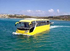 Xe khách lội nước