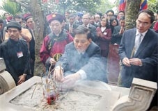 Tổ chức trọng thể Lễ dâng hương Giỗ tổ Hùng Vương năm Kỷ Sửu 2009