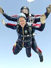 98 tuổi vẫn còn “gân”