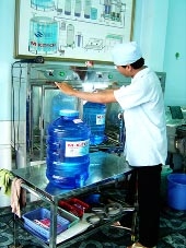 Người tiêu dùng thận trọng, sức mua giảm