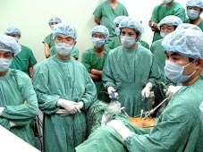 Tiếp nhận, triển khai kỹ thuật nội soi cắt khối u trực tràng