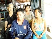Người mẹ già cưu mang 5 đứa con bệnh tâm thần