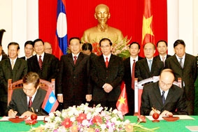 Đưa quan hệ hữu nghị đặc biệt Việt Nam - Lào lên tầm cao mới