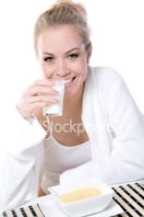 Uống sữa trong bữa ăn giúp giảm cân