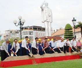 Trùng tu, nâng cấp tượng Bác Hồ tại Bến Ninh Kiều