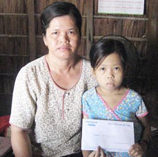 Trao tiền từ thiện