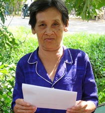 Trao tiền từ thiện