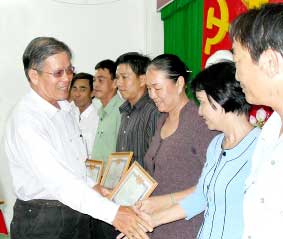Nâng cao tinh thần trách nhiệm phục vụ nhân dân
