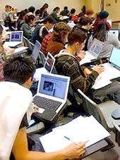 Thi cử trên laptop